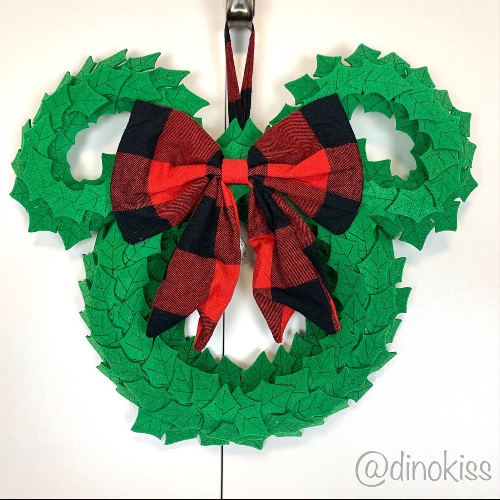 DISNEY PARKS Mickey Mouse Icon Christmas Wreath